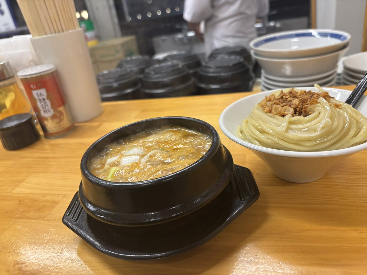 asobi_kmw's tweet photo. 福岡キャナルシティ付近。
10月の限定メニューは
「ねぎとしょうが」

前回よりさらに美味しくなっとる。

最近、細麺食べてねぇ https://t.co/3cDHRuceUX