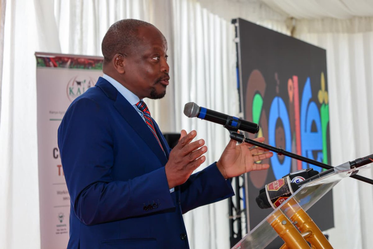 FAOLandWater's tweet photo. #SoilFER in the spotlight at 🇰🇪@FAOKenya!
🌱On 29 Sep, Kenya Agriculture Cabinet Secretary Hon. Sen. @Mutahi__Kagwe launched the National Soil Partnership, Soil Laboratory Network & rolled out the Soil Doctors Programme.
More🔗https://t.co/X48q148Q0I
@Kilimo_Kenya https://t.co/AqqwlveqEU
