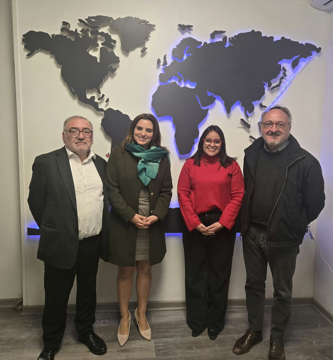 UNIRuniversidad's tweet photo. 🇨🇱🤝 El director Académico de Relaciones Internacionales de UNIR, Manuel Herrera; y la directora de RRII de UNIR en #Chile, Karla Cantero, se reúnen con las autoridades académicas de la Universidad Tecnológica Metropolitana (UTEM).

📸👥 Por parte de la #UTEM, el equipo estuvo encabezado por Valeria Rebolledo, directora de Relaciones Internacionales.

✅ En la reunión de trabajo se dio seguimiento al convenio de colaboración que ambas universidades tienen firmado y se esbozaron nuevos proyectos para el futuro en terreno docente.

#UNIR #Universidad #Universidades #CooperaciónInteruniversitaria #Internacionalización #EducaciónSuperior