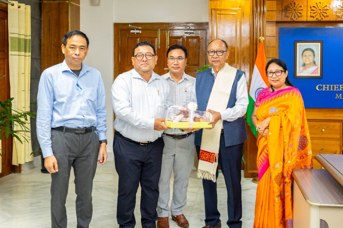 YKhemchandSingh's tweet photo. Four newly appointed Manipur Civil Service (MCS) officers promoted to the Indian Administrative Service (IAS) under the Manipur cadre called on me at my Secretariat, Mantripukhri, today. 

The officers are Smt. A. Romita Devi, Additional Secretary (CAF&PD & SCERT); Shri K. Bono Singh, Additional Secretary (Works & School Education); Shri Kh. Lalmani Singh, Secretary, Manipur Public Service Commission; and Shri H. Balkrisna Singh, Additional Secretary (Home, Relief & Disaster Management) and Project Director, Loktak Development Authority.

I congratulated them on their well-deserved promotion and wished them a successful and fulfilling tenure in the service of the people.