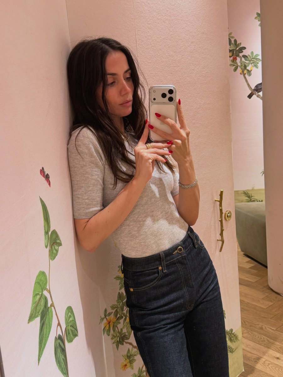 anadearmasbr's tweet photo. Perfeita! ✨️

Ana de Armas via Instagram. https://t.co/FEN2zhFAtt