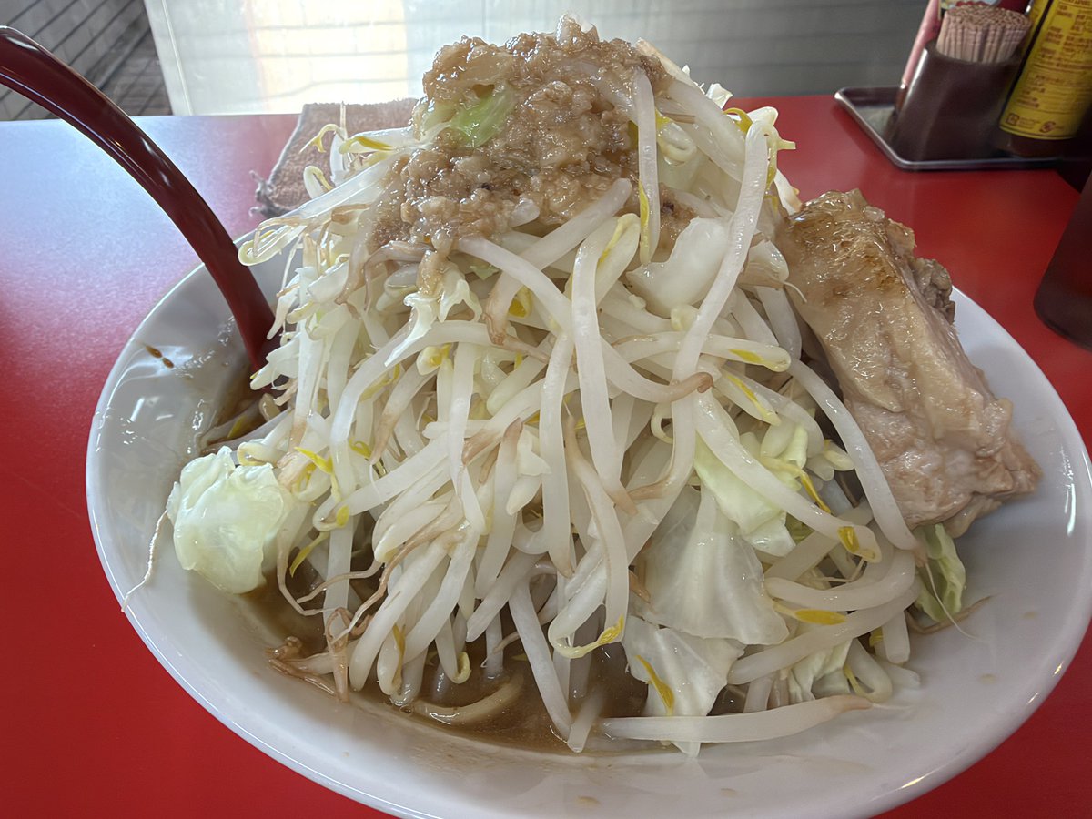 marimarimary454's tweet photo. 立川マシマシ小山打法だマシ

野菜マシ
アブラ少なめ

卓上にんにく入れず。 https://t.co/qupf8o4hrX