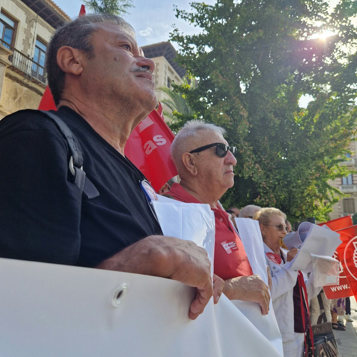 ccoogranada's tweet photo. 1 DE OCTUBRE. DIA INTERNACIONAL DE LAS PERSONAS MAYORES
  CCOO alerta de una “emergencia social” por el deterioro de la atención a los mayores, la dependencia, la sanidad pública y la soledad no deseada
+INFO https://t.co/ow3ntV0Ruu https://t.co/BK6Be5zm2y