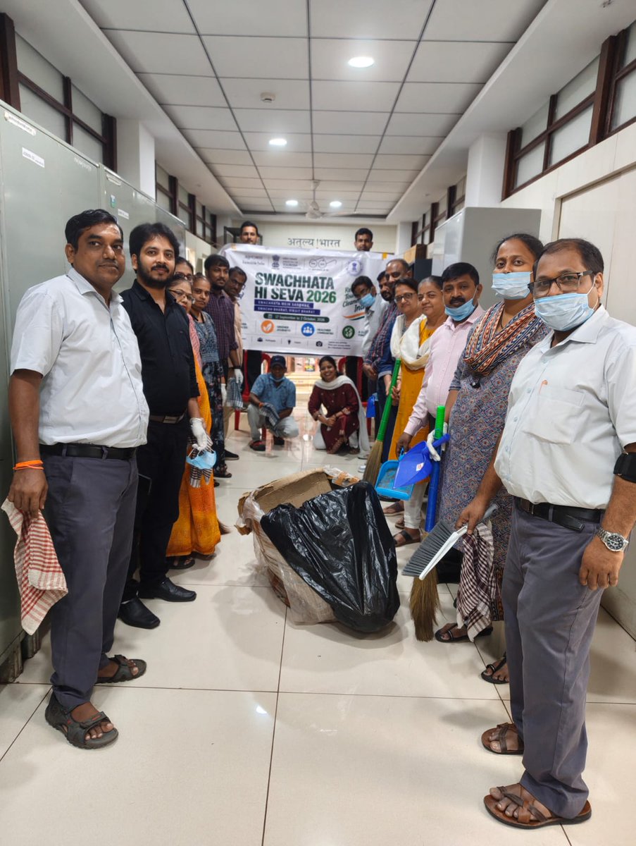 IndiatourismM's tweet photo. 🧹🇮🇳 Ek Din, Ek Ghanta, Ek Saath
India Tourism Mumbai staff joined the Swachhata Hi Seva 2026 cleanliness drive through collective Shramdaan and Jan Bhagidari.
स्वच्छता में सहभाग • स्वच्छ भारत, विकसित भारत 🇮🇳
#SwachhataHiSeva2026 #Shramdaan #JanBhagidari #IndiaTourismMumbai https://t.co/GbtHGCcKL2
