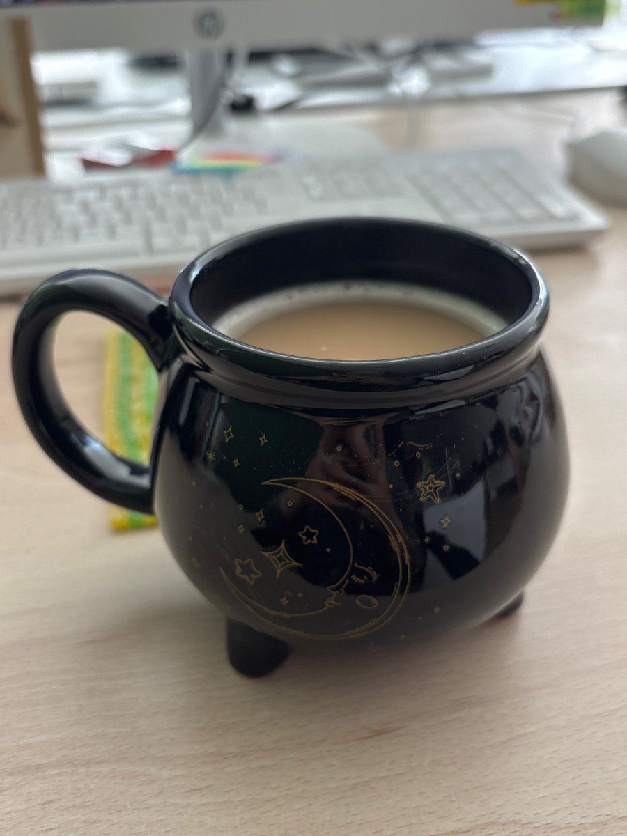 Barsuk_may's tweet photo. я жертва маркетинга, теперь у меня есть котел, полный крепкой, горячей любви https://t.co/QiJxvSpV9p