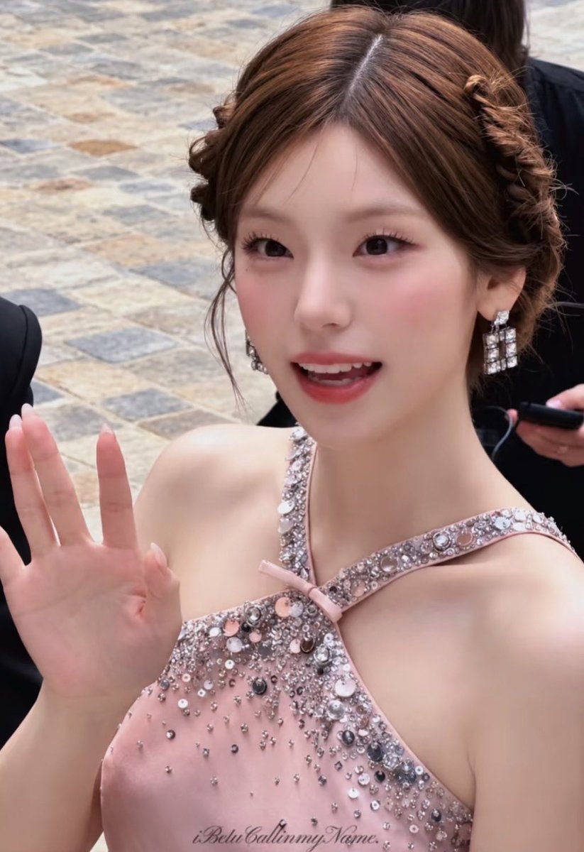 _yunap9_2's tweet photo. イェジさんパリで
プリセンセスになってて
画像を保存する手が止まらない。 https://t.co/VYANgGVOYG
