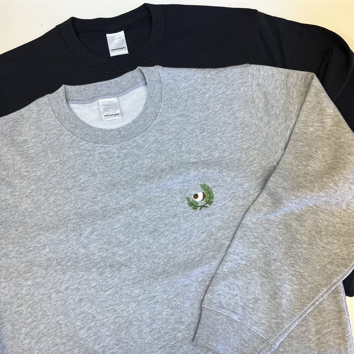 morutopia_jp's tweet photo. トレーナーはネイビーとグレーの2色、
サイズはMとLをご用意しました。

数量限定です。

サイズはネームをめくったところか、値札についています。

#モルモットぷいぷい 大阪   【日程】 10月10-11日(土日)    【会場】コムサン南堀江  #モルぷい 詳細は @morupuipui https://t.co/i048JxtlMt