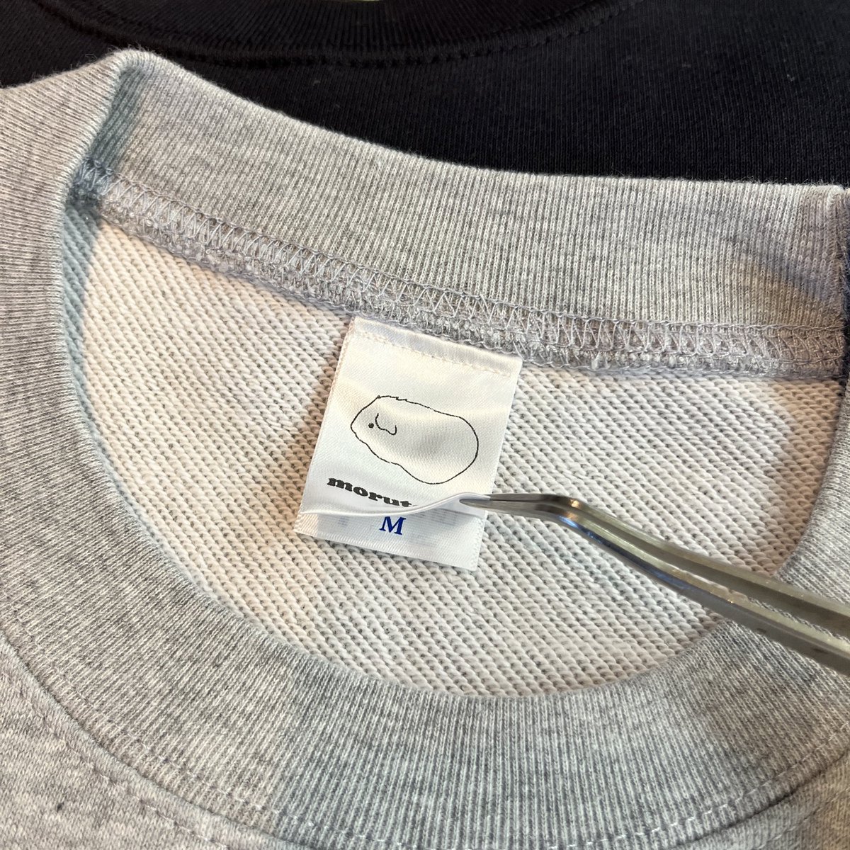 morutopia_jp's tweet photo. トレーナーはネイビーとグレーの2色、
サイズはMとLをご用意しました。

数量限定です。

サイズはネームをめくったところか、値札についています。

#モルモットぷいぷい 大阪   【日程】 10月10-11日(土日)    【会場】コムサン南堀江  #モルぷい 詳細は @morupuipui https://t.co/i048JxtlMt