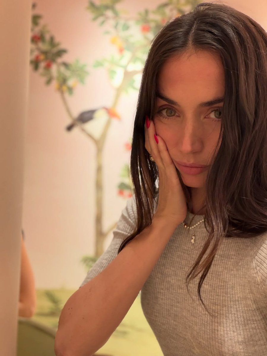 anadearmasa_x's tweet photo. Ana de Armas's New Post on Instagram 😍 #AnadeArmas https://t.co/gVr0kICl5X