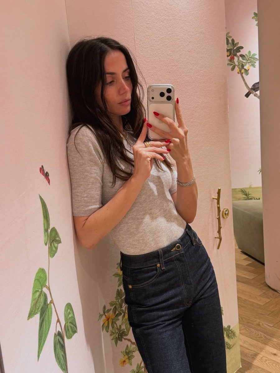anadearmasa_x's tweet photo. Ana de Armas's New Post on Instagram 😍 #AnadeArmas https://t.co/gVr0kICl5X