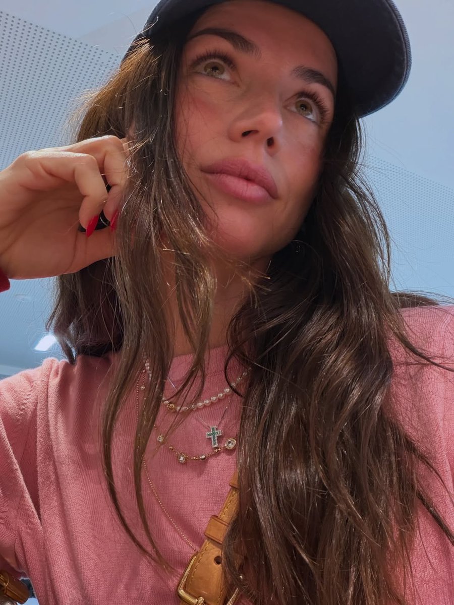anadearmasa_x's tweet photo. Ana de Armas's New Post on Instagram 😍 #AnadeArmas https://t.co/gVr0kICl5X