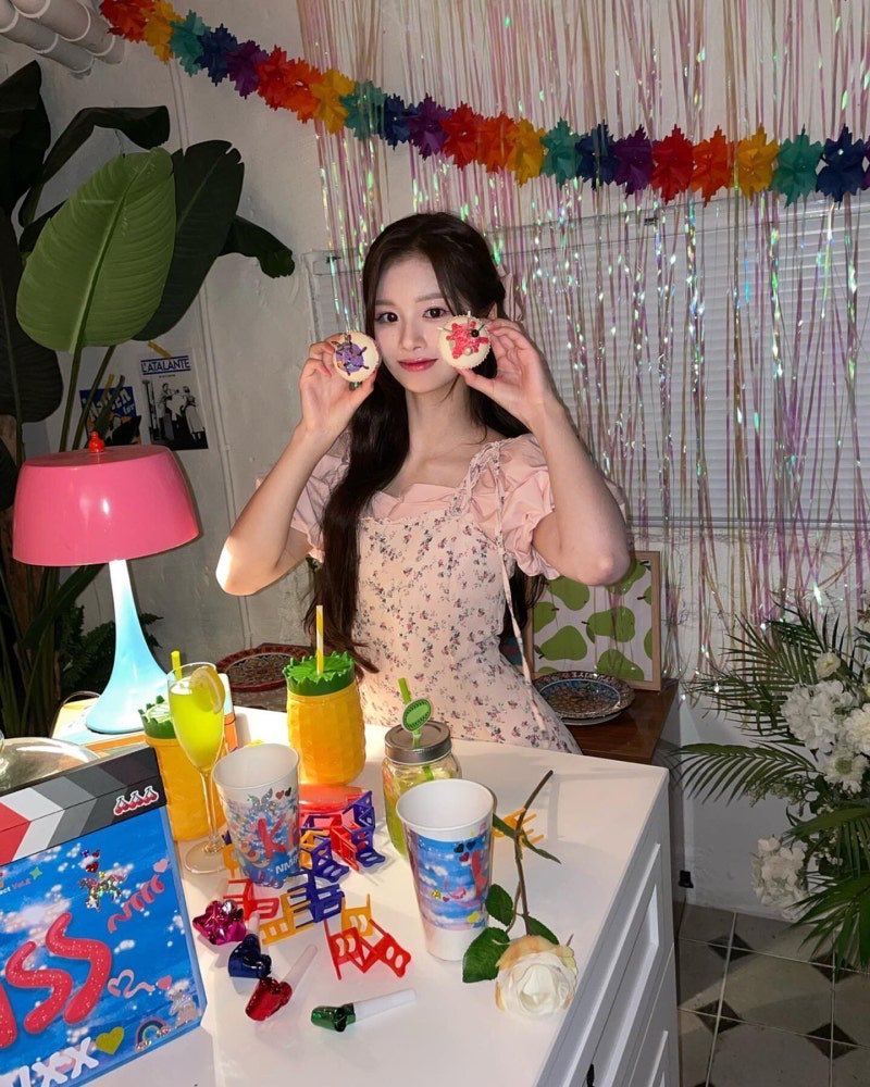 _zip2026's tweet photo. 📁zip님이 드리는 ABLY 전상품 5% 쿠폰 
- 쿠폰 바로 등록 : https://t.co/yG9s1S9059  

📁엔믹스 설윤 가성비 손민수.zip 
- 카리나도 착용한 1만원대 플라워 원피스 🌸

🔗[낫유어로즈] Frill mini dress (Pink)
https://t.co/BXWI2gbW3F

#SULLYOON #NMIXX https://t.co/npCr8YdTA1