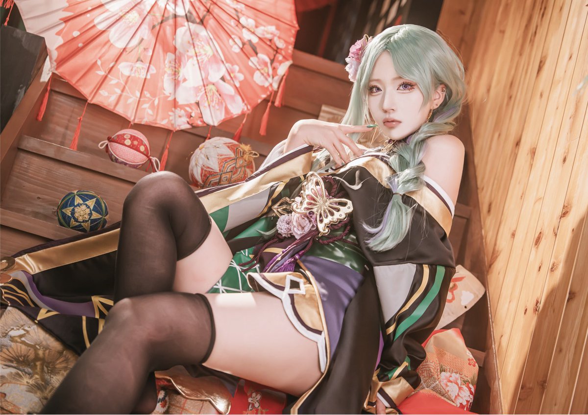 kuroma_cos_'s tweet photo. 色気がありすぎる😮 https://t.co/0h3pYSfUDt