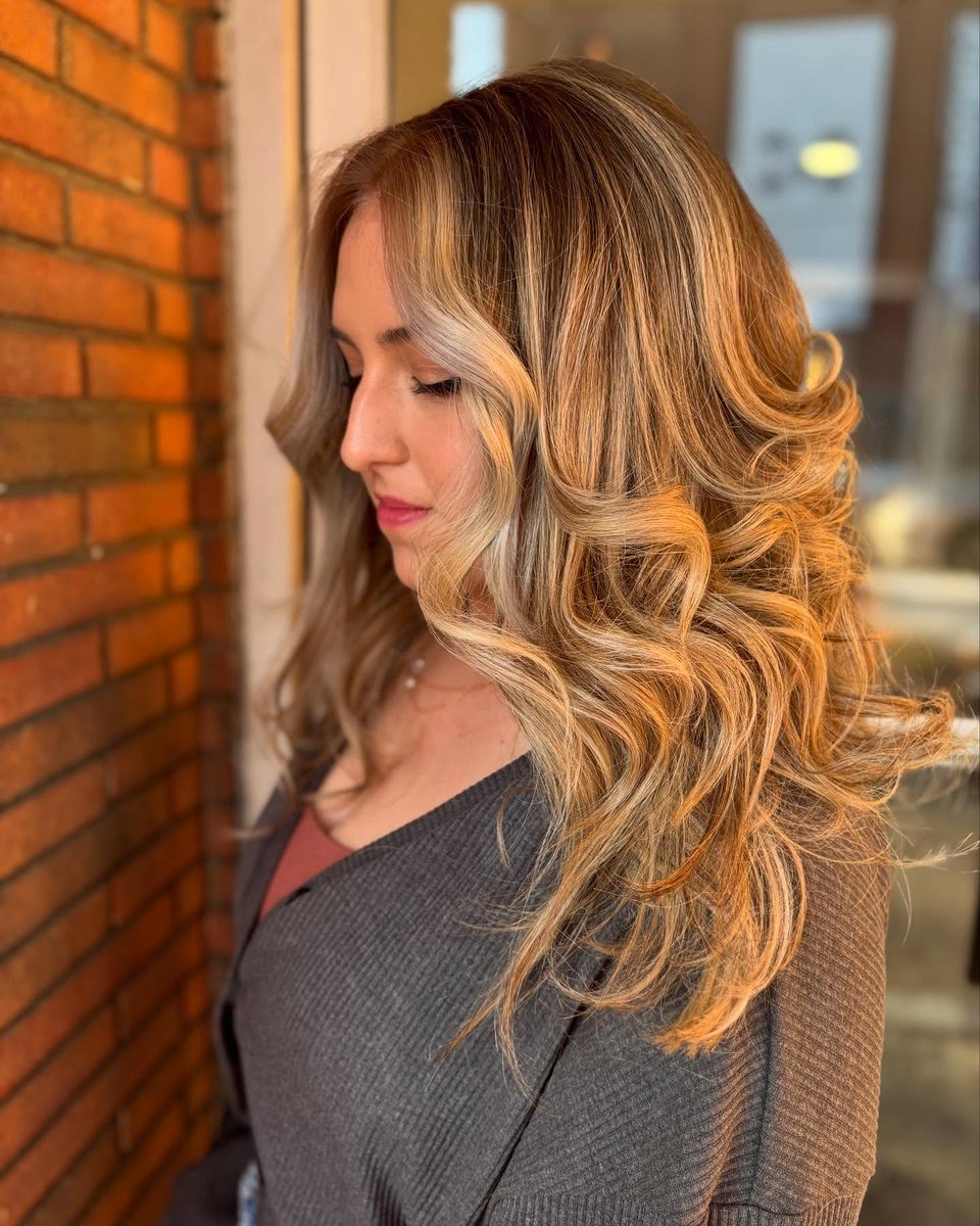 _De_100's tweet photo. @michayla. Elise is always a vibe in my chair. Doing her hair is a bonus. https://t.co/15kxmzS4Jq