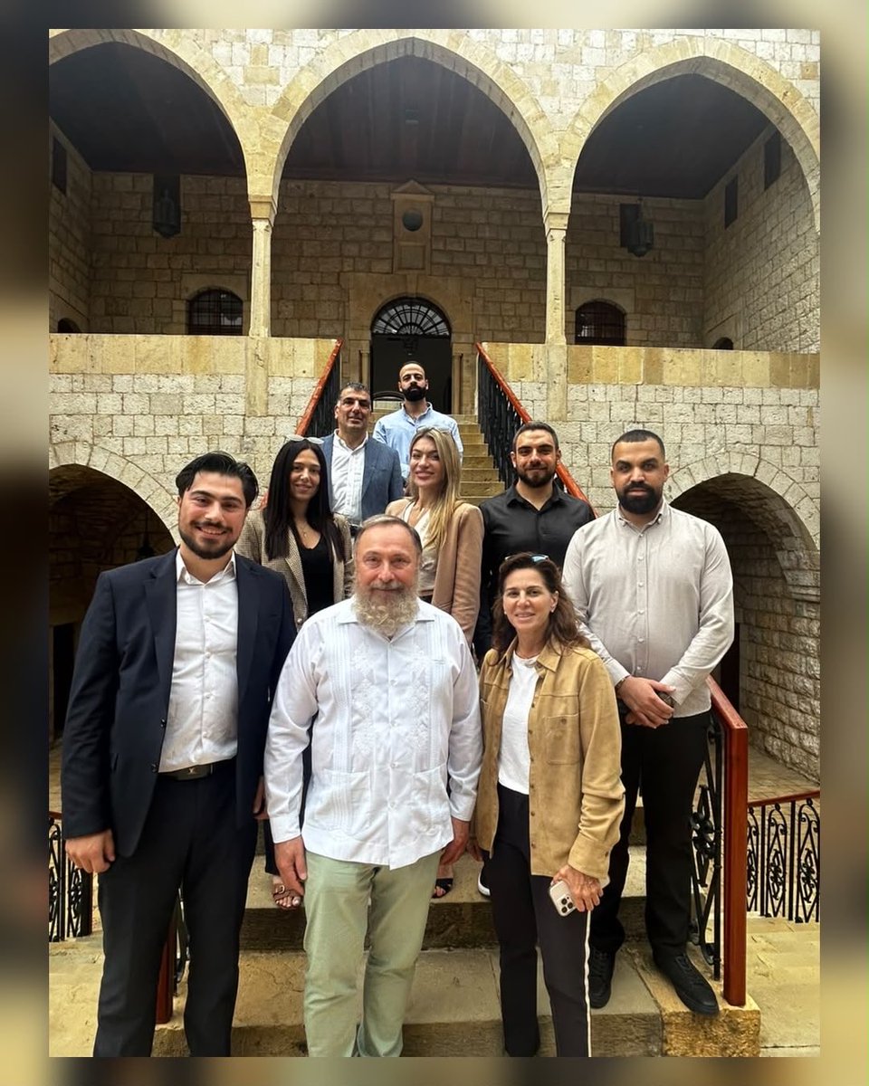 EmbaMexLb's tweet photo. El Embajador de México en Líbano, Francisco Romero Bock, visitó Bikfaya-Al Mhaydseh donde recorrió el municipio, el Gran Serail, la biblioteca, entre otros espacios, y compartió un momento especial con la comunidad durante un concurso infantil de papalotes. 🪁

🇲🇽🇱🇧 https://t.co/OMkdFHDsGi