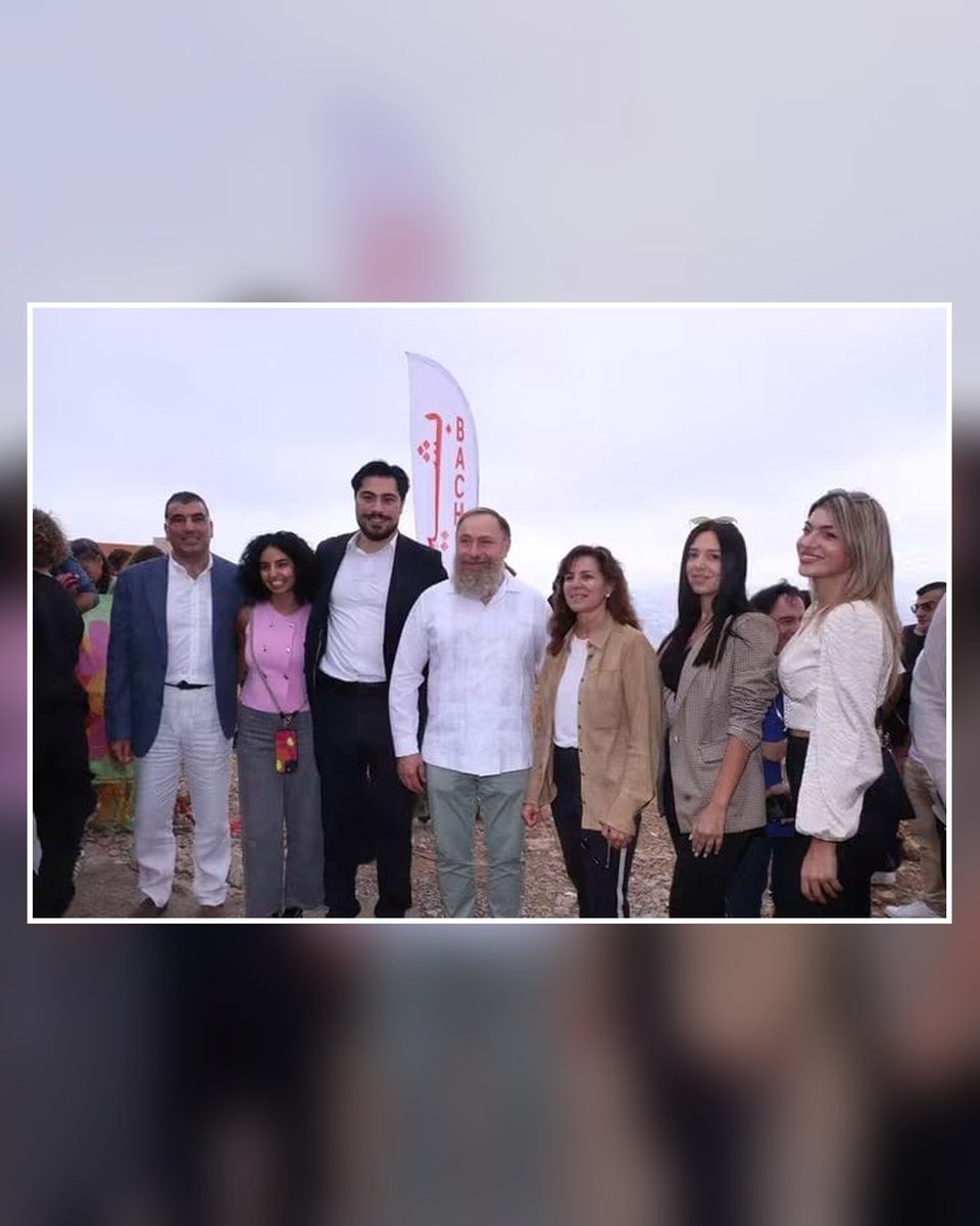 EmbaMexLb's tweet photo. El Embajador de México en Líbano, Francisco Romero Bock, visitó Bikfaya-Al Mhaydseh donde recorrió el municipio, el Gran Serail, la biblioteca, entre otros espacios, y compartió un momento especial con la comunidad durante un concurso infantil de papalotes. 🪁

🇲🇽🇱🇧 https://t.co/OMkdFHDsGi