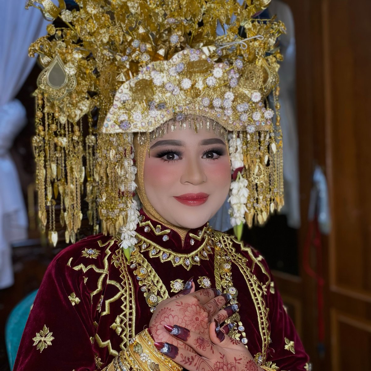 ssomeonelikeme's tweet photo. Bride @dyyta02

Brush @makeup. byhanakp 
Full package @zavana. dekorasiprabumulih

We offer Henna art and makeup services. Info: WhatsApp 083821991336 https://t.co/jJMdE4UNPC