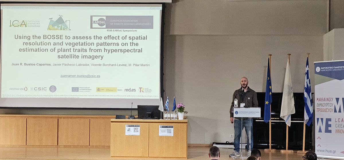 SpecLab_CSIC's tweet photo. @juanrabustos from @SpecLab_CSIC presents at the 45th #EARSeL Symposium, key findings from his PhD research on scale issues in estimating traits using remote sensing . If you're interested in the topic, don't miss the upcoming publication that's in the works! We'll keep posted https://t.co/PTKHoITVGh