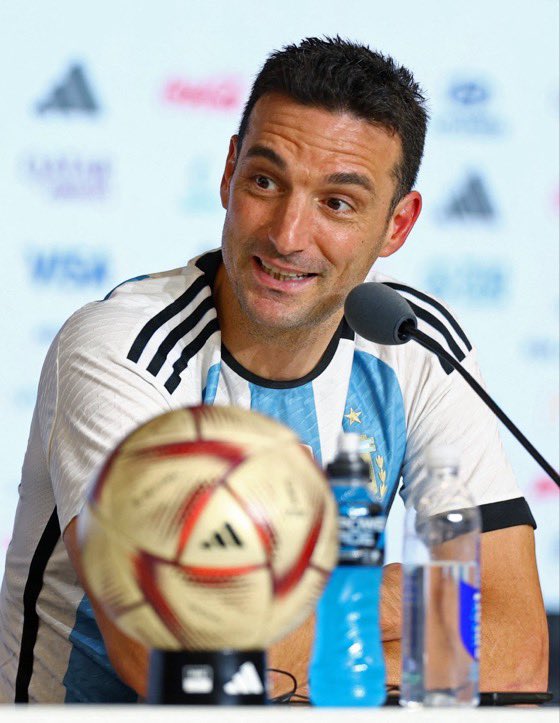 CulesBrc's tweet photo. 🚨🇦🇷 Lionel Scaloni: 🗣️ “I wish Nico Paz would join FC Barcelona. I love seeing my No. 10 belong to the great and historic club of Barcelona.” 🔵🔴🇦🇷 https://t.co/EA4yNBNpfV