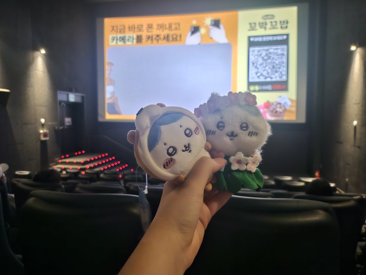 S220909's tweet photo. 오늘 인어섬의 비밀 영화보고 왔습니당 https://t.co/qBHlpQelDW