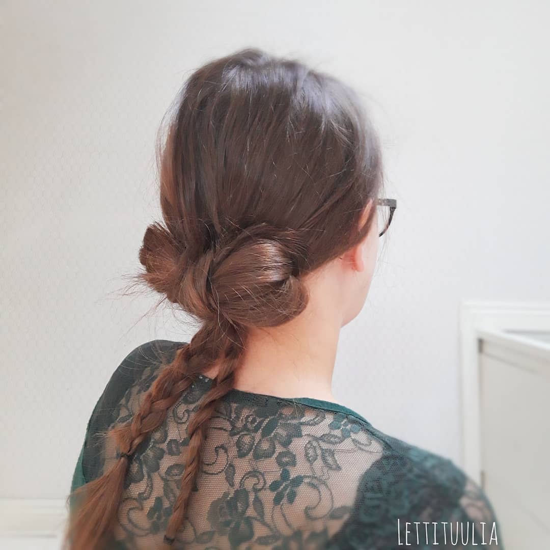 ssstandshore's tweet photo. My first attempt at a braided bow—Day 11 of 30 Days of Braiding. https://t.co/Ya6P5s7Dfi
