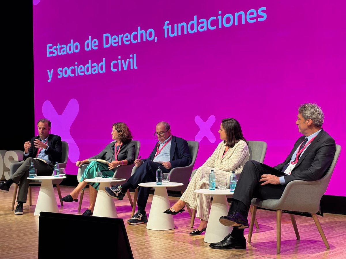 foro_demos's tweet photo. ⚖️ En el auditorio abordamos el papel de las fundaciones y la sociedad civil en la defensa del Estado de Derecho.
Participan Pol Morillas, Beatriz Martín Padura, Vicente Montes e Isabel Salazar. Modera Agapito Pageo.
#Demos2026 https://t.co/fzwfLRqeOs