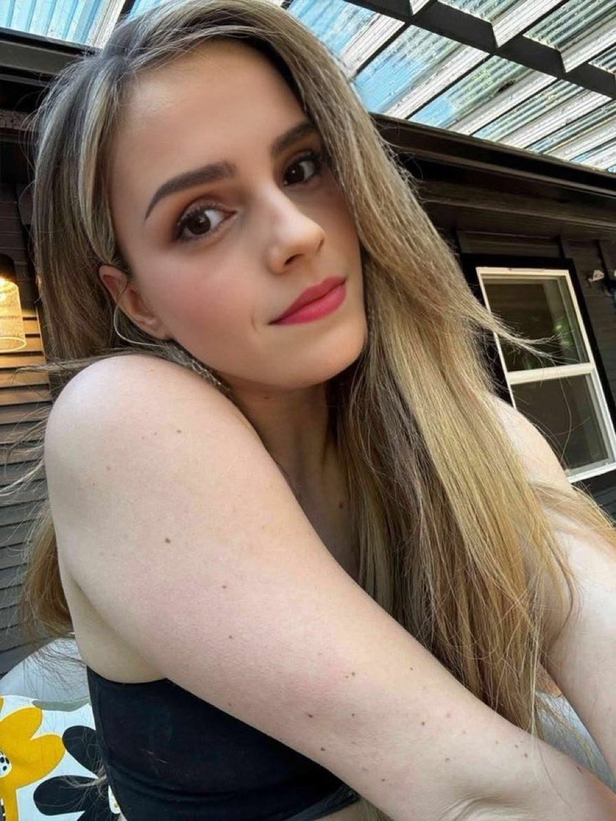 EmmaWatsonpvt13's tweet photo. Honey, do you think I would make a good wife? I’d love to be the woman who loves you deeply, supports you, and makes you happy every day. ❤️🥰 https://t.co/bHlkSS0Z71