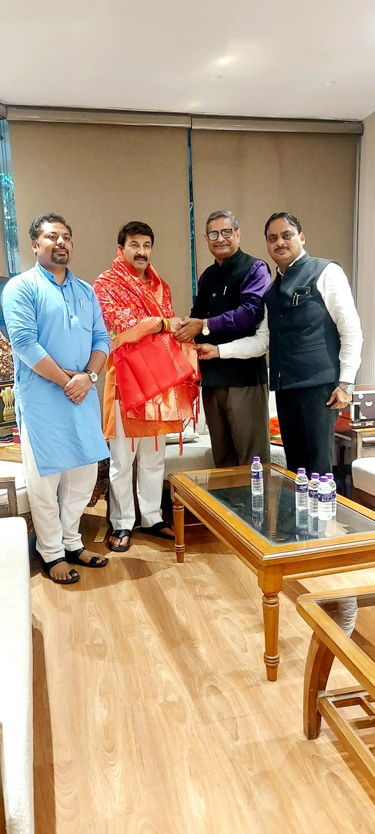 DCPCR's tweet photo. A constructive meeting between DCPCR Chairperson @opvyas11  , Members @KundanKanskar  and Rahul Gautam with @ManojTiwariMP, focusing on child welfare, protection, and rights. A meaningful exchange towards creating a safer and more inclusive environment for every child.
@CMODelhi https://t.co/Dc3CoBAwat