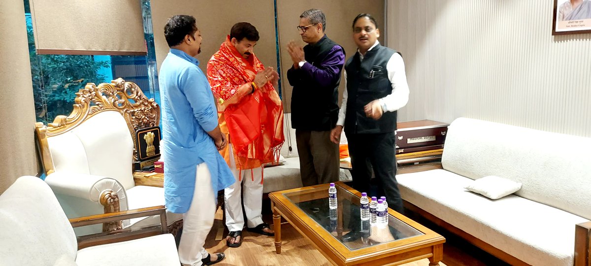 DCPCR's tweet photo. A constructive meeting between DCPCR Chairperson @opvyas11  , Members @KundanKanskar  and Rahul Gautam with @ManojTiwariMP, focusing on child welfare, protection, and rights. A meaningful exchange towards creating a safer and more inclusive environment for every child.
@CMODelhi https://t.co/Dc3CoBAwat