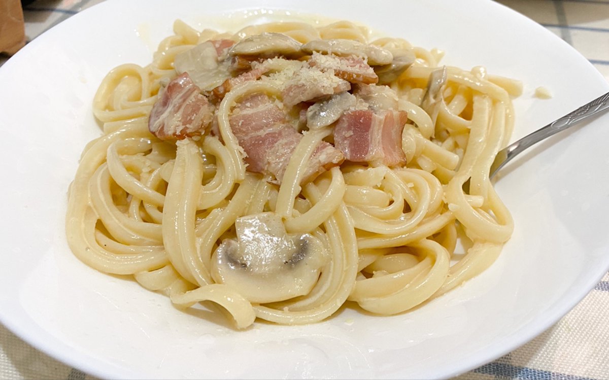 RobertKimph3a's tweet photo. Just nailed a 20-minute creamy garlic mushroom pasta at home—chewy noodles, rich sauce, zero takeout hassle! https://t.co/XOjnCc3iD9
