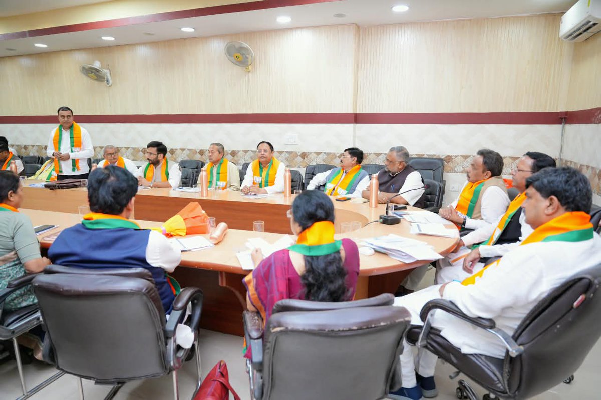 TawdeVinod's tweet photo. लखनऊ स्थित उत्तर प्रदेश भाजपा कार्यालय में प्रदेश सह प्रभारियों के साथ संगठनात्मक बैठक कर आगामी कार्यक्रमों का नियोजन किया गया। इस अवसर पर सभी क्षेत्रीय अध्यक्ष एवं क्षेत्रीय प्रभारी मौजूद रहे।

@BJP4UP https://t.co/oOpBrBXpyq