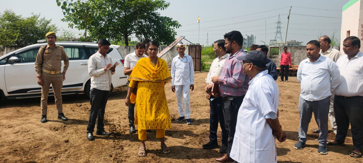 DM_Etah's tweet photo. अस्थायी गौ आश्रय स्थल मलावन का निरीक्षण कर गौवंश के संरक्षण, चारा-पानी, साफ-सफाई एवं व्यवस्थाओं का जायजा लिया गया। संबंधित अधिकारियों को गौवंश की समुचित देखभाल एवं व्यवस्थाओं को बेहतर बनाए रखने हेतु आवश्यक दिशा-निर्देश दिए गए।
@CMOfficeUP @UPGovt @CommissionerAligarh @InfoDeptUP https://t.co/EVkVyX6RWE