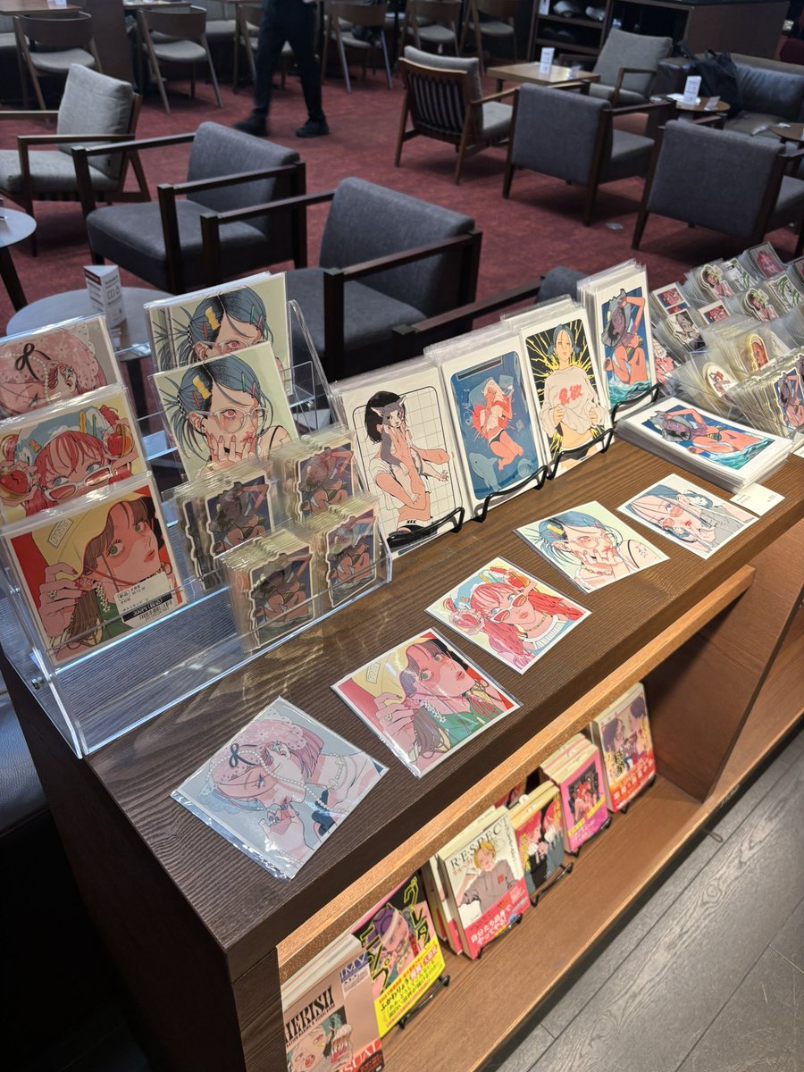 PANTZ41's tweet photo. 梅田蔦屋さんでの展示「HOT」が終了いたしました。お越しいただいた皆様、蔦屋書店スタッフの方々も本当にありがとうございました！
在廊期間にお越しいただいた方々ともお話できて嬉しかったです。また皆様にお会いできる日を楽しみにしております💐 https://t.co/gb707cDS2k