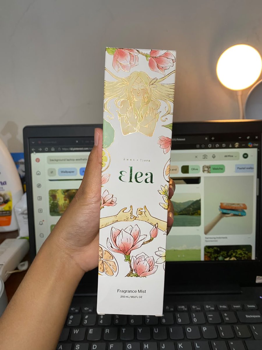 milleyaa_'s tweet photo. lagi suka banget sama wangi yang fresh, clean, dan nggak bikin eneg 🫧🌷

HMNS x Tsana Elea Fragrance Mist ini wanginya cocok banget buat daily use— bisa di combo sama body oil biar tambah awet wanginya🤍 
🖇️https://t.co/ied7WaYupP https://t.co/elb4MESO6e