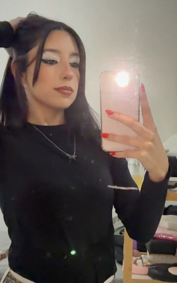 lunaalacee3's tweet photo. just happy for no reason ☁️✨ https://t.co/lL3mJLNX94