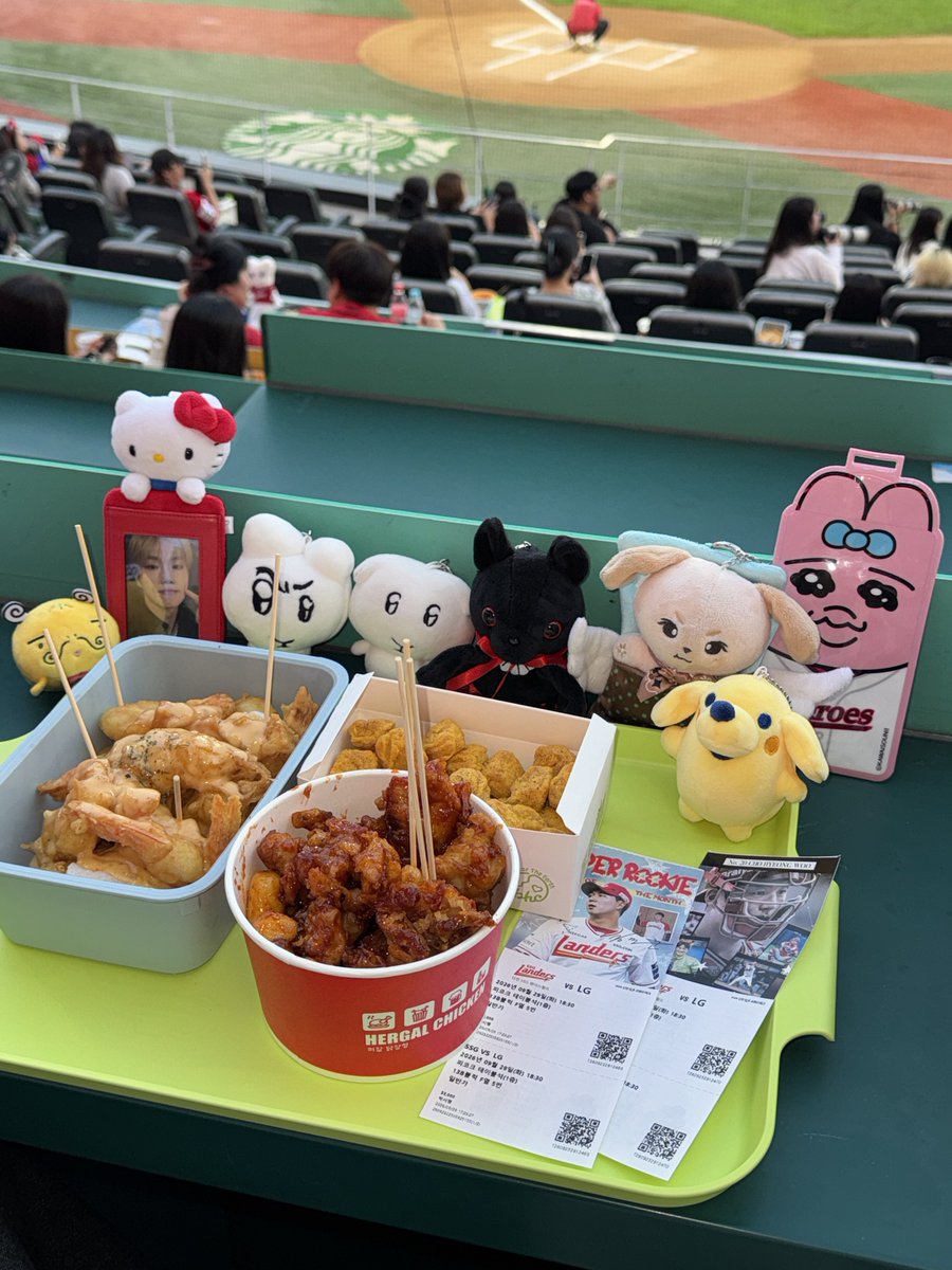 mystic_ffy's tweet photo. 공놀이는 핑계고 ..🫰🏻 https://t.co/VDI56YLS8N
