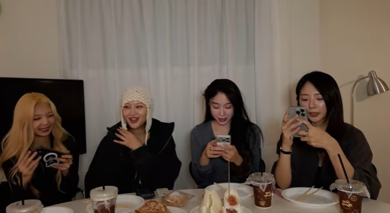 insomnicsy's tweet photo. #DREAMCATCHER JIU SIYEON DAMI &amp; SEOYUL (GAHYUN) ARE LIVE NOW 🗣️🗣️🗣️🗣️

🔗https://t.co/z9RLnjxa6k https://t.co/so4mmIwMXS