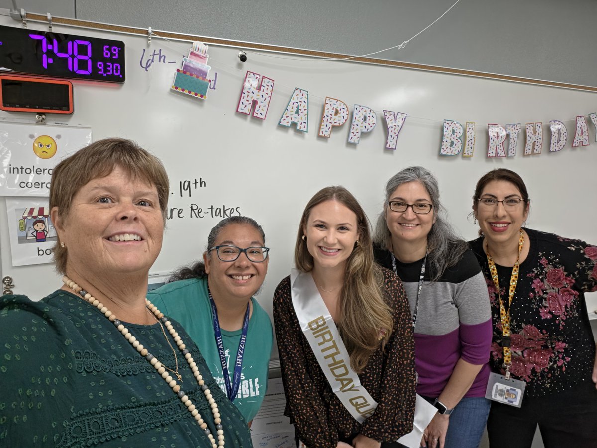CoachHarding2's tweet photo. Happy Birthday Landri!! Hope you had a great day celebrating!!  #SkyhawkPride #VHawks https://t.co/66v4Nv3JkO
