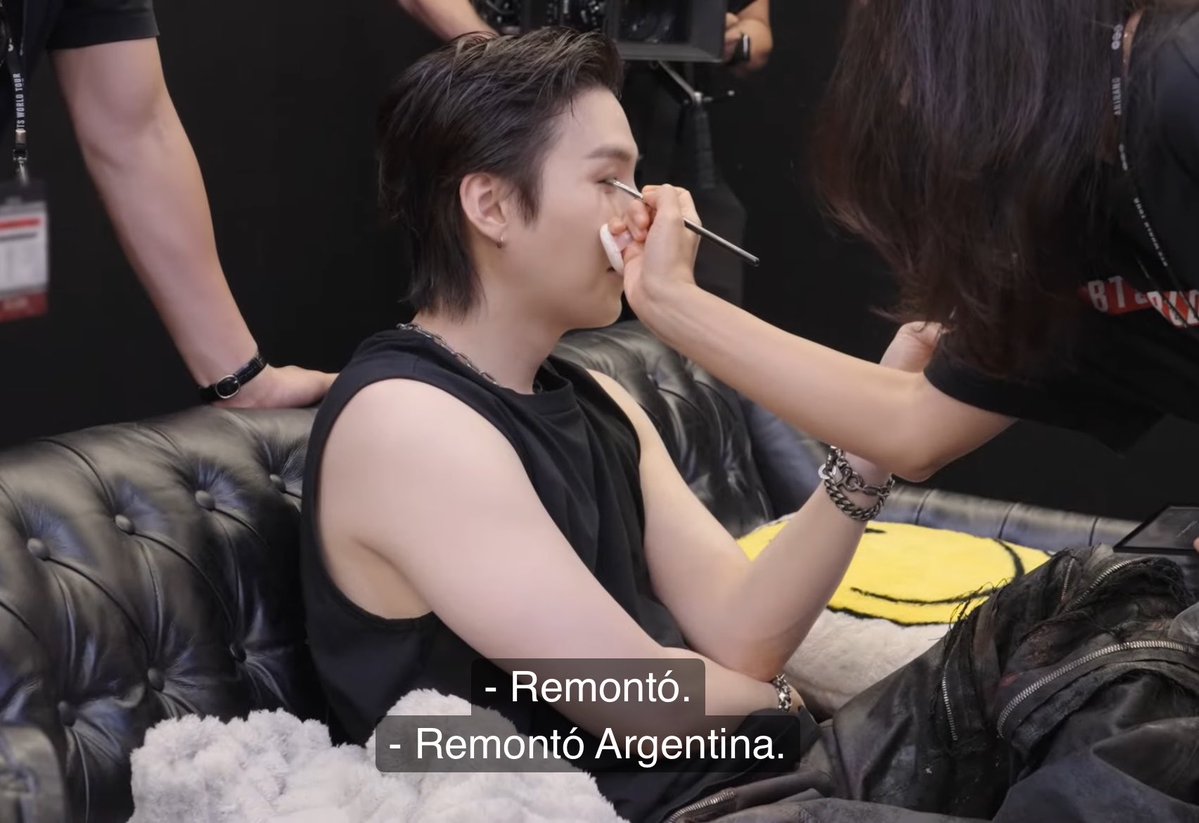 luvintaekoo's tweet photo. el re alentaba por argentina en la final 😜 https://t.co/kGp6I32ax3