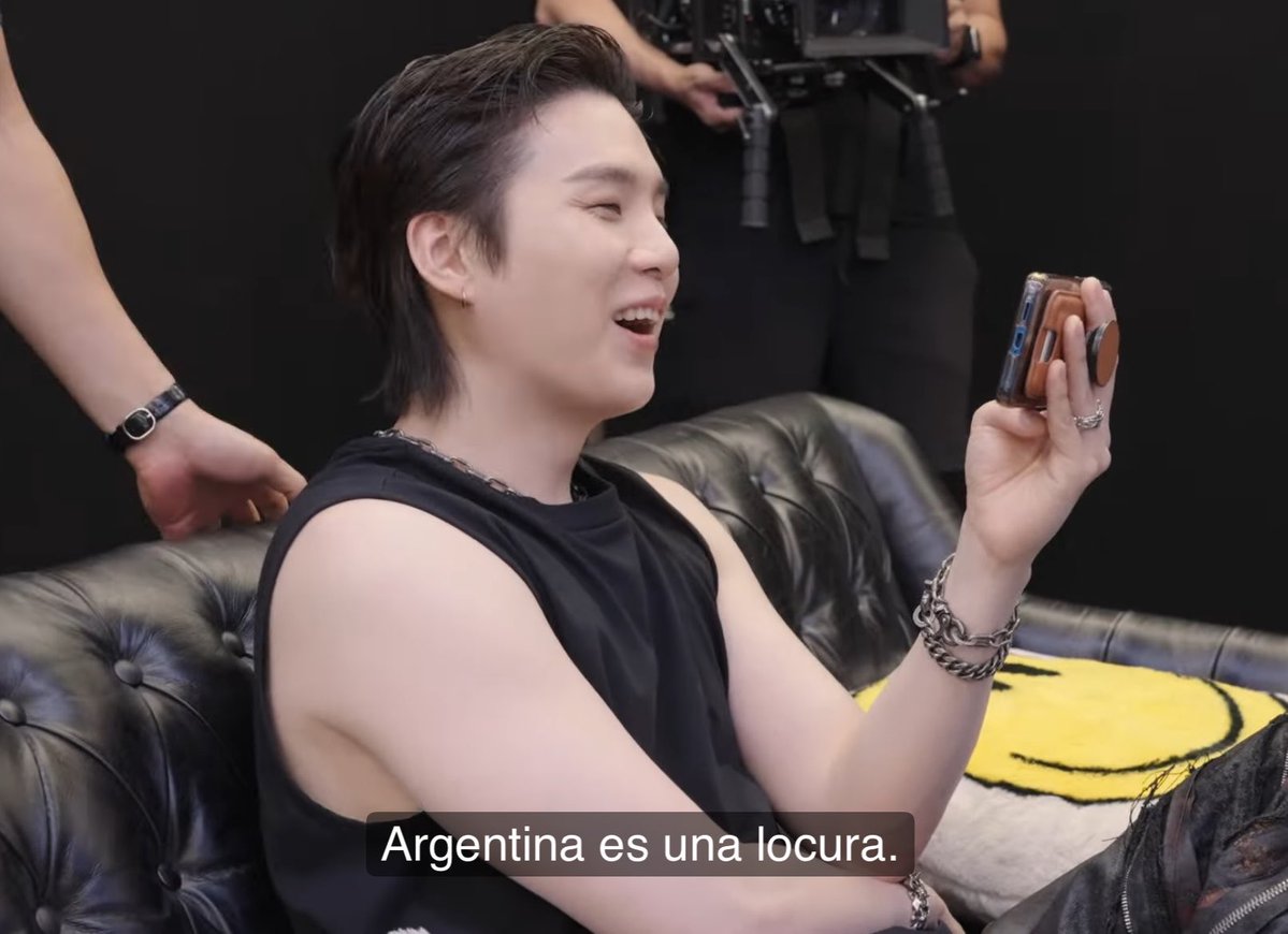 luvintaekoo's tweet photo. el re alentaba por argentina en la final 😜 https://t.co/kGp6I32ax3