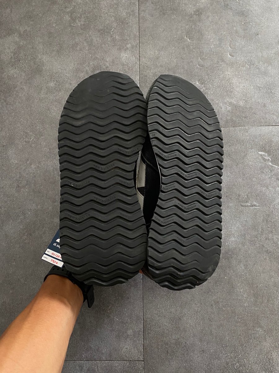 pickesyxv's tweet photo. New Balance 237 Black White
Ori second
Size 40 / 25 cm (only size)
Price 350k

serius sung DM aja!
bisa rekber oren📦
#wts #wtb #sepatu https://t.co/rRYEYNCsQ0
