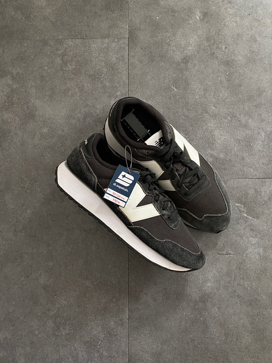 pickesyxv's tweet photo. New Balance 237 Black White
Ori second
Size 40 / 25 cm (only size)
Price 350k

serius sung DM aja!
bisa rekber oren📦
#wts #wtb #sepatu https://t.co/rRYEYNCsQ0