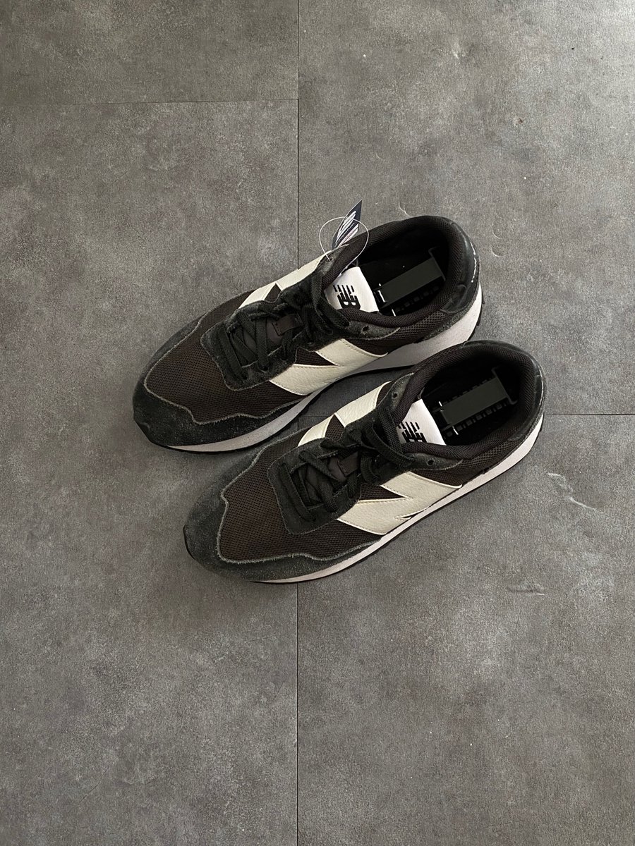pickesyxv's tweet photo. New Balance 237 Black White
Ori second
Size 40 / 25 cm (only size)
Price 350k

serius sung DM aja!
bisa rekber oren📦
#wts #wtb #sepatu https://t.co/rRYEYNCsQ0