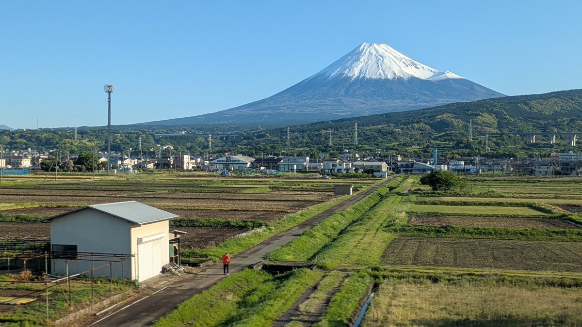 mana_kanae's tweet photo. 東海道新幹線開業の日（67周年）
いつも西日本方面への旅に重宝しています
先人たちが日本の景色を列車から見られるように設計してくれたおかげで東海道新幹線区間は車窓が飽きません　>RP https://t.co/9z6Ml9gWVU