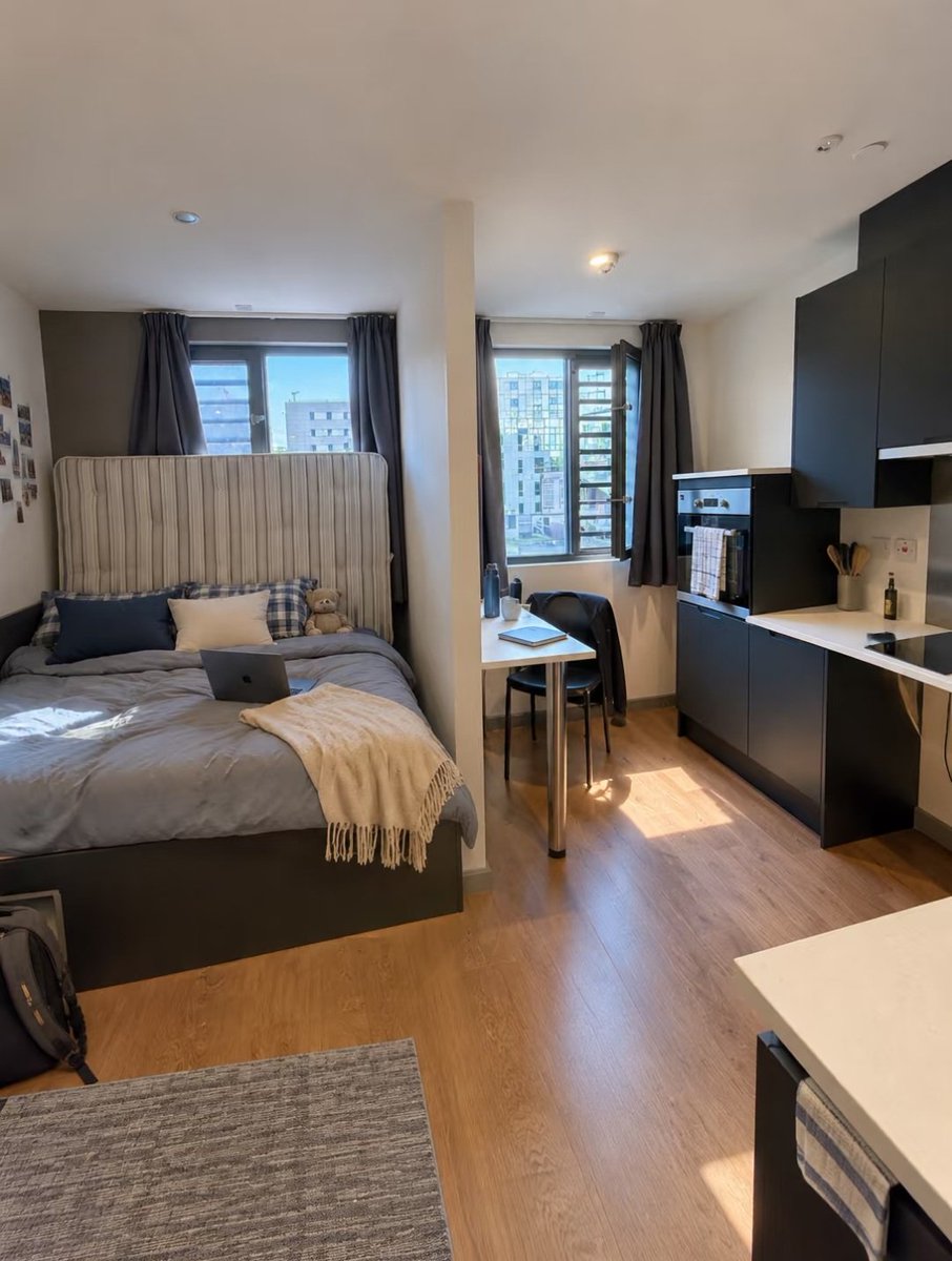cozyeras's tweet photo. Black, beige, wood tones… the perfect cozy combination. 🤎 https://t.co/gxdExgJP6Y