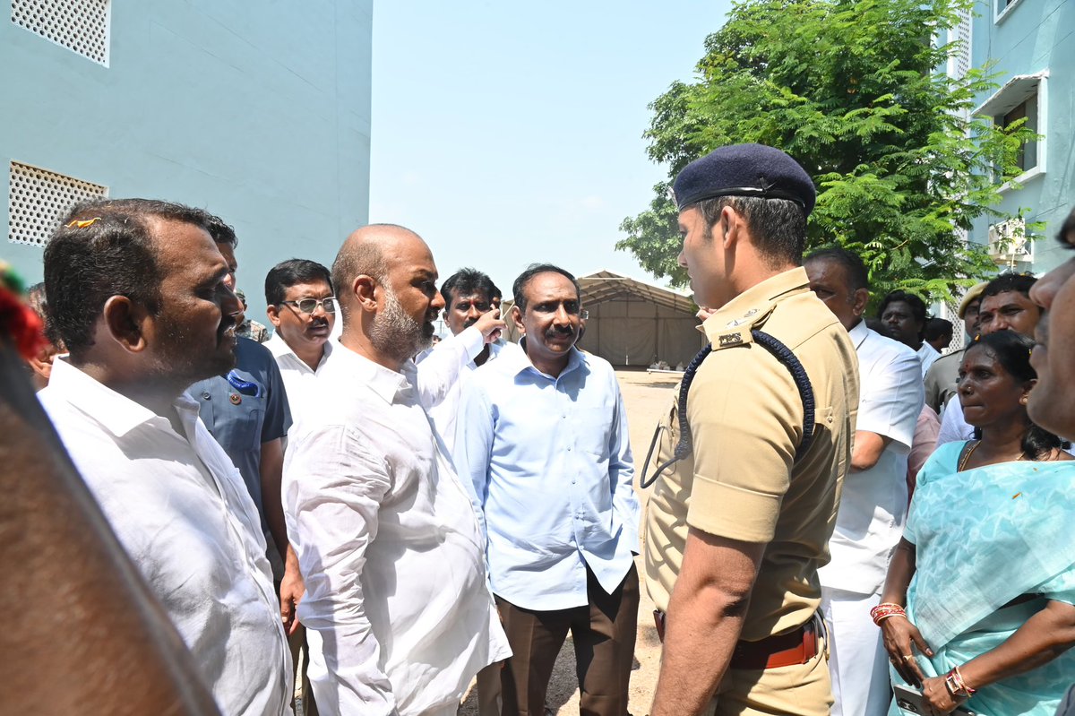 bandisanjay_bjp's tweet photo. Inspected the arrangements at Prathima Medical College ahead of Hon’ble Union Home Minister Shri @AmitShah ji’s visit on October 4th for the college’s Silver Jubilee celebrations, along with Prathima Group Chairman Shri Srinivas Rao garu and Police Commissioner Shri Gaush Alam garu.

The campus is buzzing with excitement to welcome him!