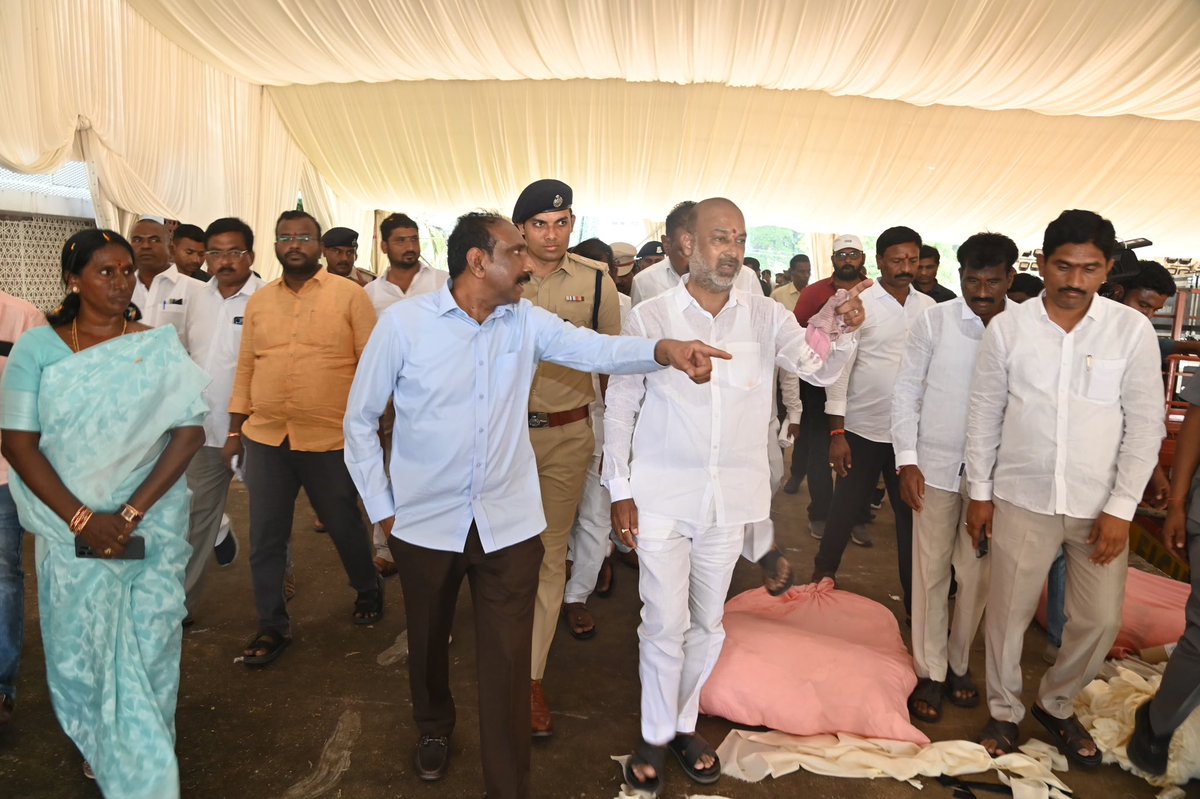 bandisanjay_bjp's tweet photo. Inspected the arrangements at Prathima Medical College ahead of Hon’ble Union Home Minister Shri @AmitShah ji’s visit on October 4th for the college’s Silver Jubilee celebrations, along with Prathima Group Chairman Shri Srinivas Rao garu and Police Commissioner Shri Gaush Alam garu.

The campus is buzzing with excitement to welcome him!