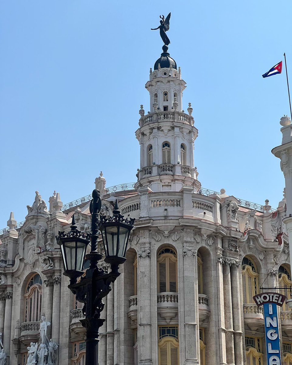 yaila92's tweet photo. The juiciest photo is at the end, but there was lots of beautiful architecture along the way. https://t.co/tdU0csaXx6