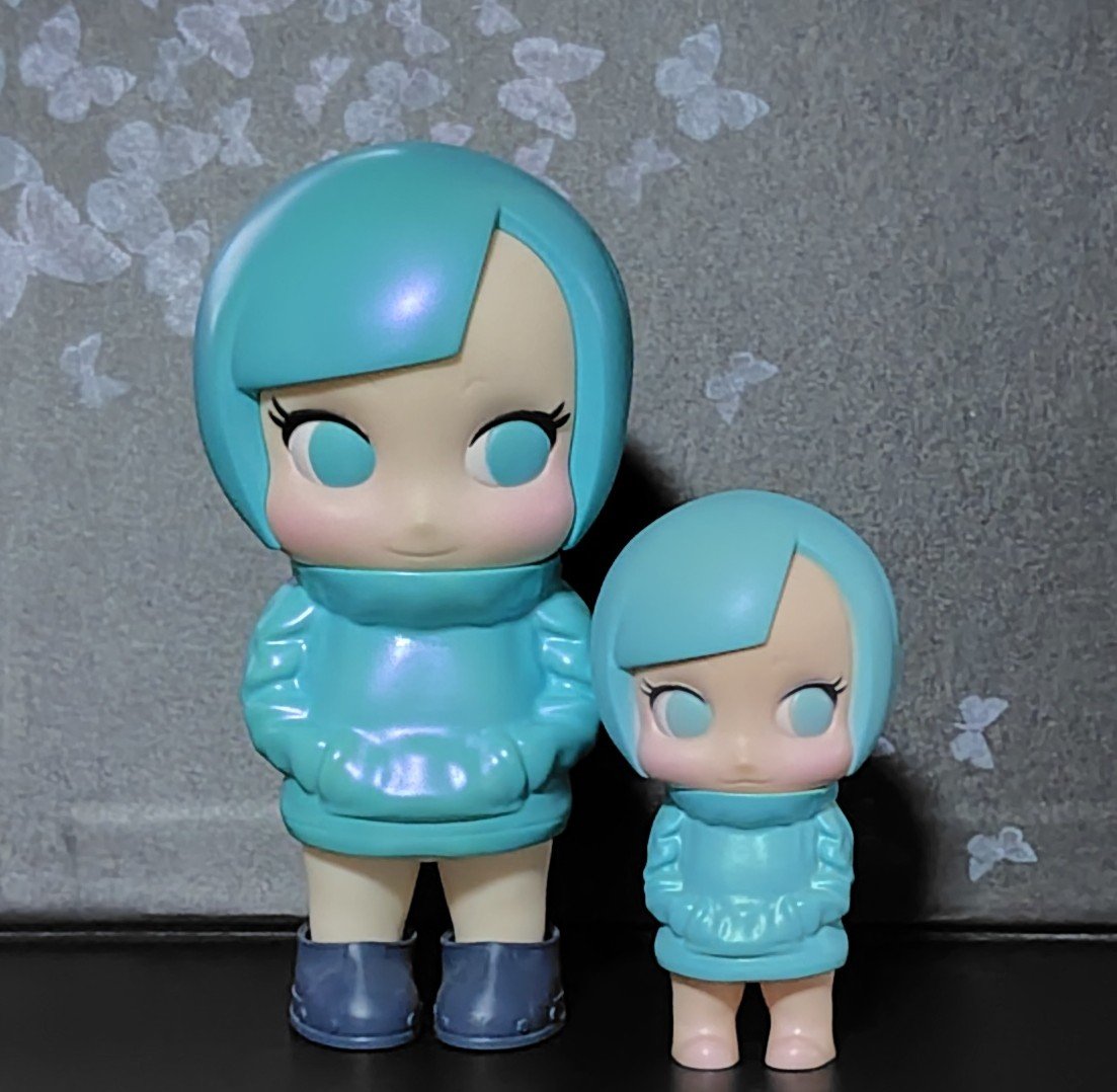 urokosuki794's tweet photo. 日本玩具製作所さん(@japantoyfactory )より【BABY CUTIE】ちゃんが届く。

単に小さくなっただけじゃない。表情が良いです。ほっぺのプニプニ感がマシマシ。チーク入りで、めちゃカワ。
ブリスターパックもオシャレ。
よく見ると、通常サイズと同じで少しメタルが入ったスカイブルー。こだわりが… https://t.co/eKO0lTbpgs