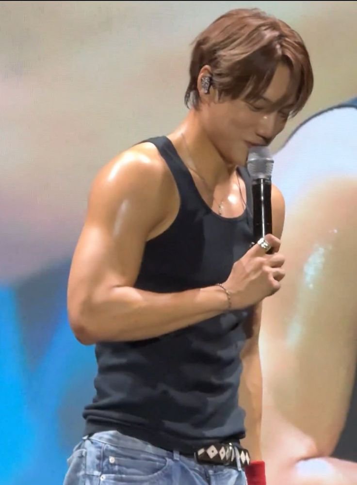 KAIONLYDOPAMINE's tweet photo. I'm craving this glazed donut🤤🍩
#카이버블 #kai #jongin #카이 #종인 https://t.co/o1QegEi9lD